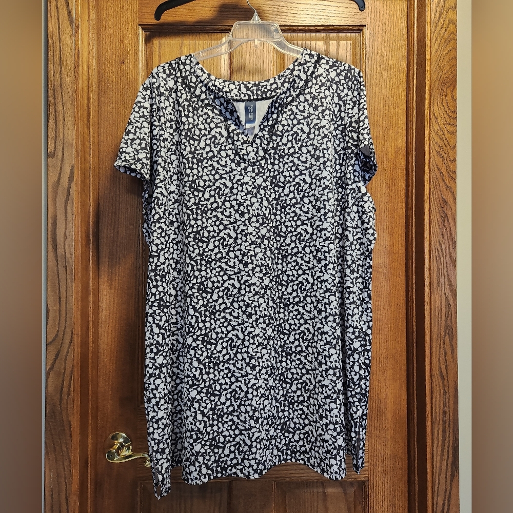 Swimsuits For All Monochrome Patterned Short Sleeve Tee